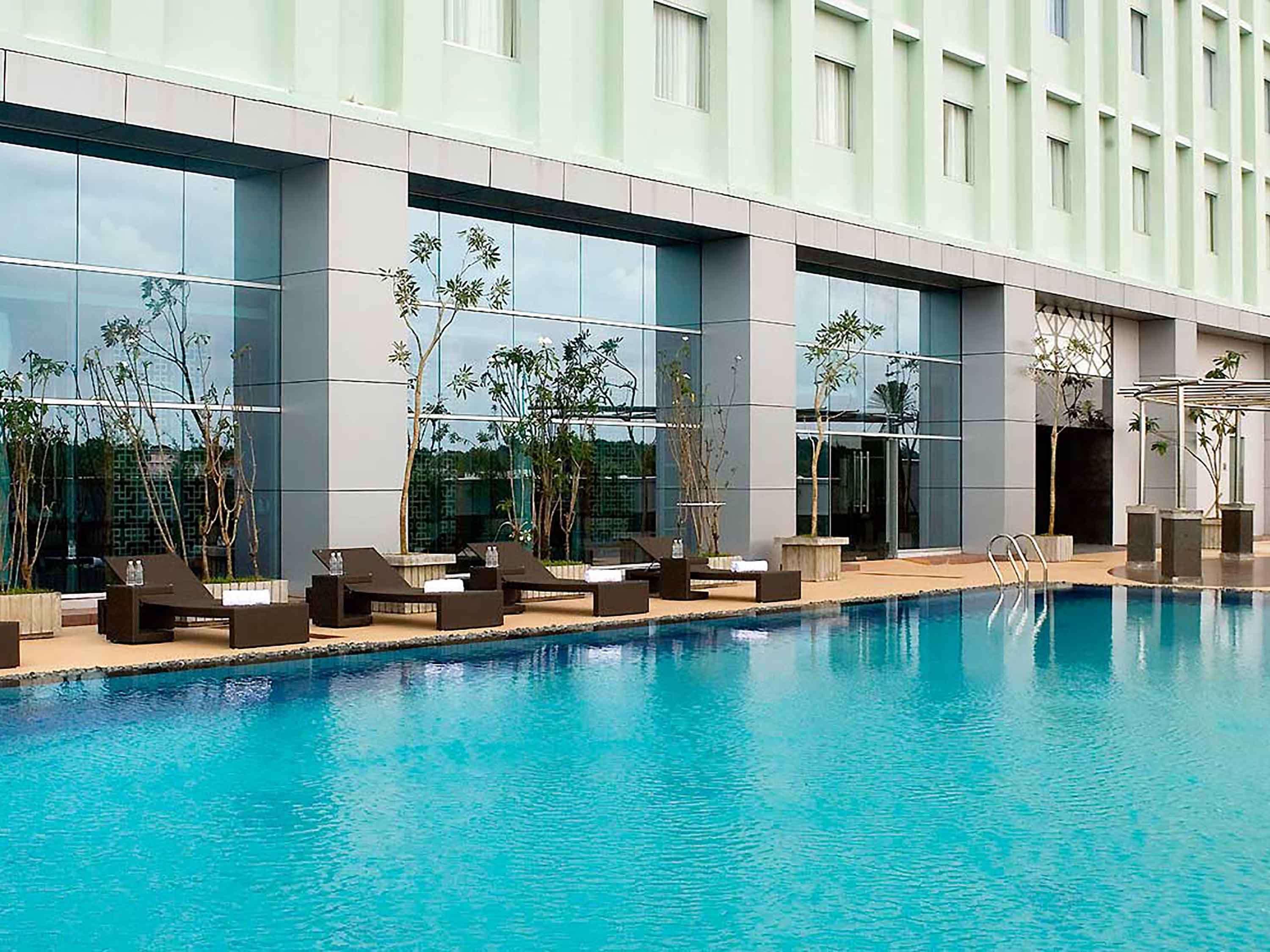 Novotel Bangka Hotel y Centro de Convenciones Pangkal Pinang Exterior foto
